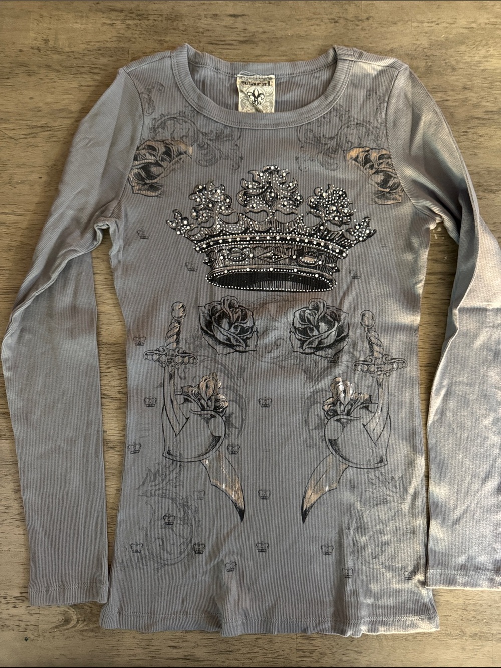 New Vocal Apparel women’s crystal gray crown silver foil shirt size XL y2k